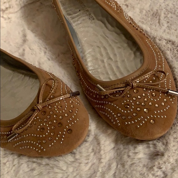 Donald Pliner Jeweled Studded Flats. 8.5 - Picture 4 of 8
